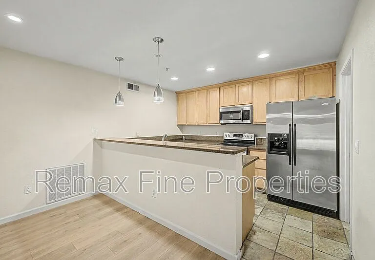 4704 E Paradise Village Pkwy N #111 — Photo 4