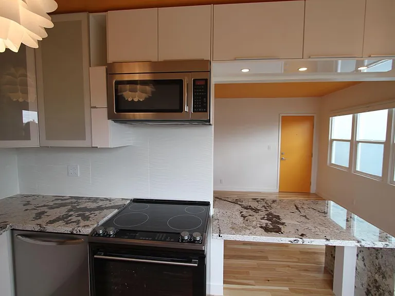 35 Clubhouse Ave #E — Photo 3