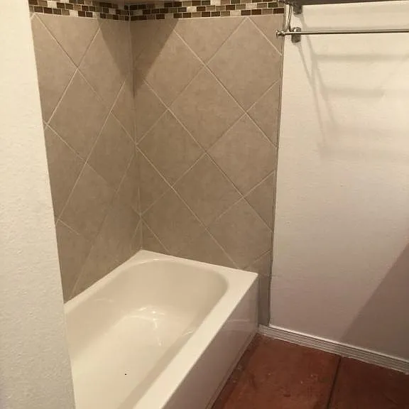 1703 E Lomas Blvd NW — Photo 8