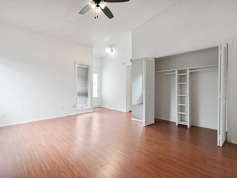 Primary Bedroom (2nd floor)