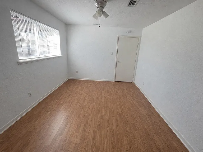 12255 W Village Dr #E — Photo 16