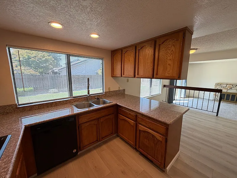872 Shellwood Way — Photo 11
