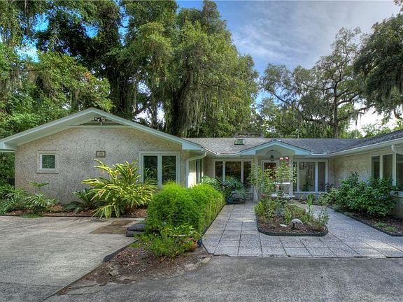 3rd image of 110 Palm Dr