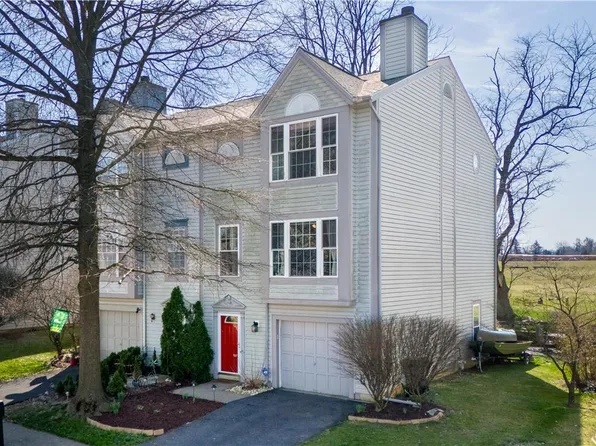 2816 Santee Dr, Bethlehem, PA 18017