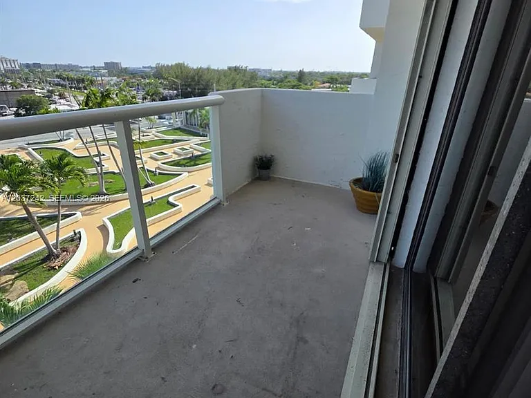 13499 Biscayne Blvd #706 — Photo 25