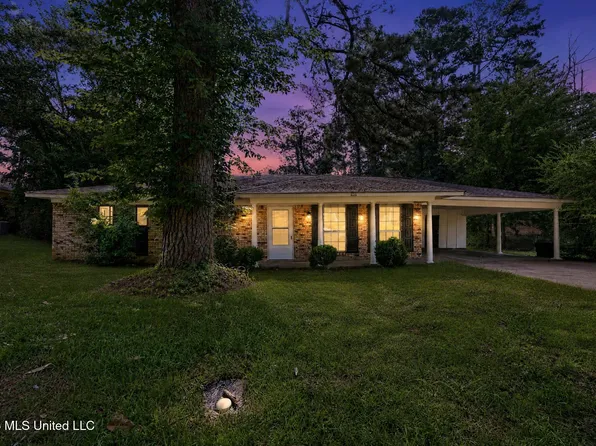 206 Valley Ridge Dr, Jackson, MS 39206