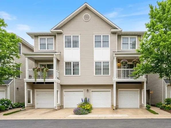 12895 Fair Briar Ln, Fairfax, VA 22033