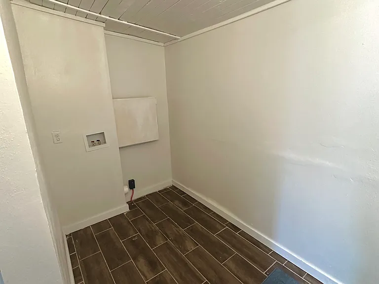 421 SW Lee Ave — Photo 6