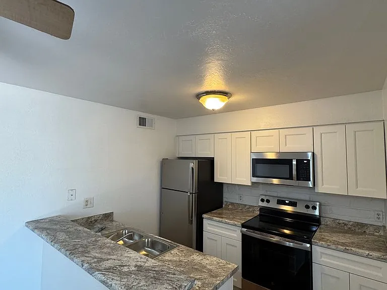 6626 E Calle La Paz — Photo 2