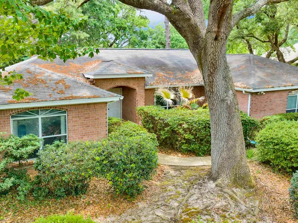 424 Clubhouse Dr, Gulf Shores, AL 36542