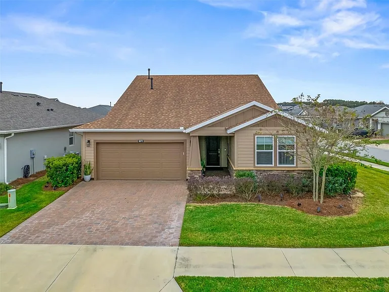5672 NW 40th Pl — Photo 1