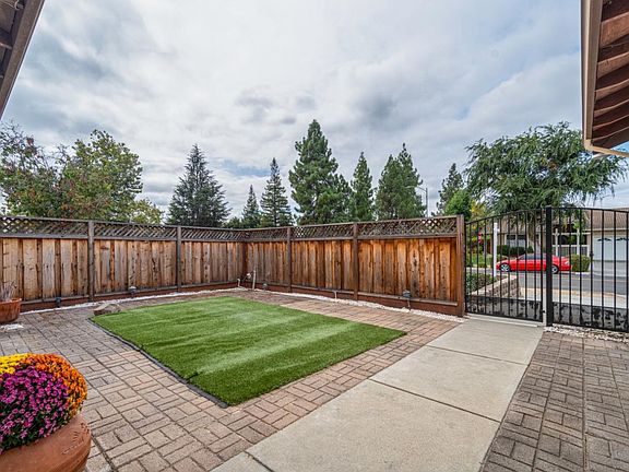 3rd image of 1142 Zurich Ct