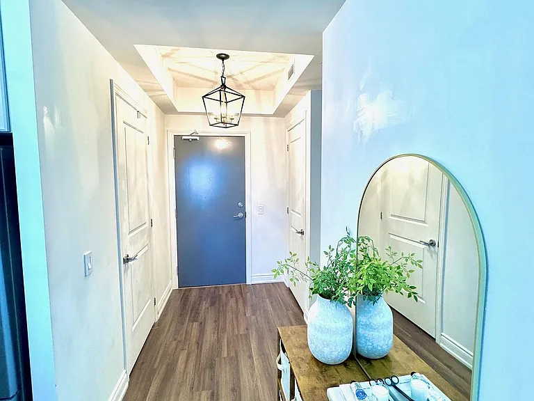 9618 Yonge St #210 — Photo 8