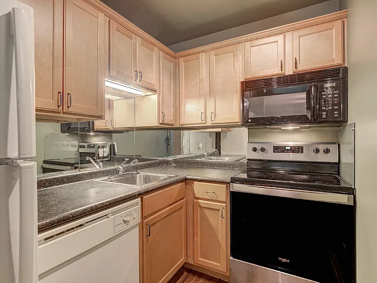 654 Anderson St #3 — Photo 9