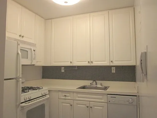 Rented by Metropolitan Equities | media 21