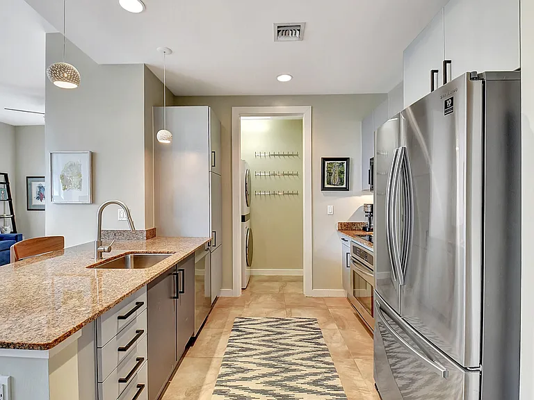 365 SE 6th Ave #204 — Photo 8