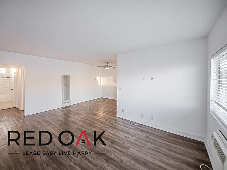5128 De Longpre Ave #16 — Photo 1