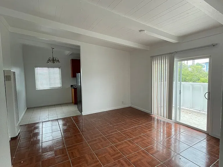 841 Sharmon Palms Ln — Photo 6