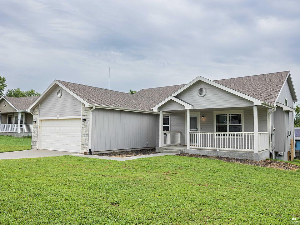 1st image of 1417 Spring Hill Dr