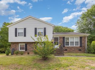 6101 Farm Pond Ln, Charlotte, NC 28212