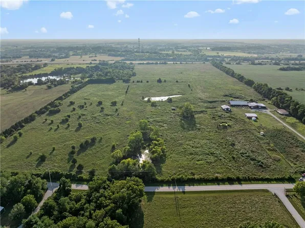 35546 Metcalf Rd, Louisburg, KS 66053