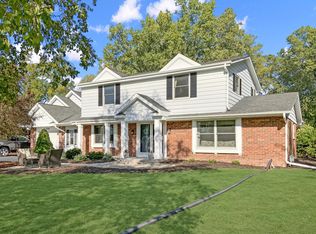 10336 N La Cresta Dr, Mequon, WI 53092