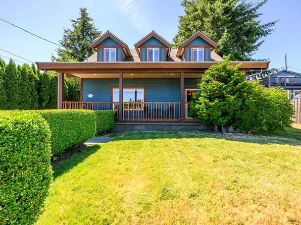 297 Rodello St, Comox, BC V9M 1E2