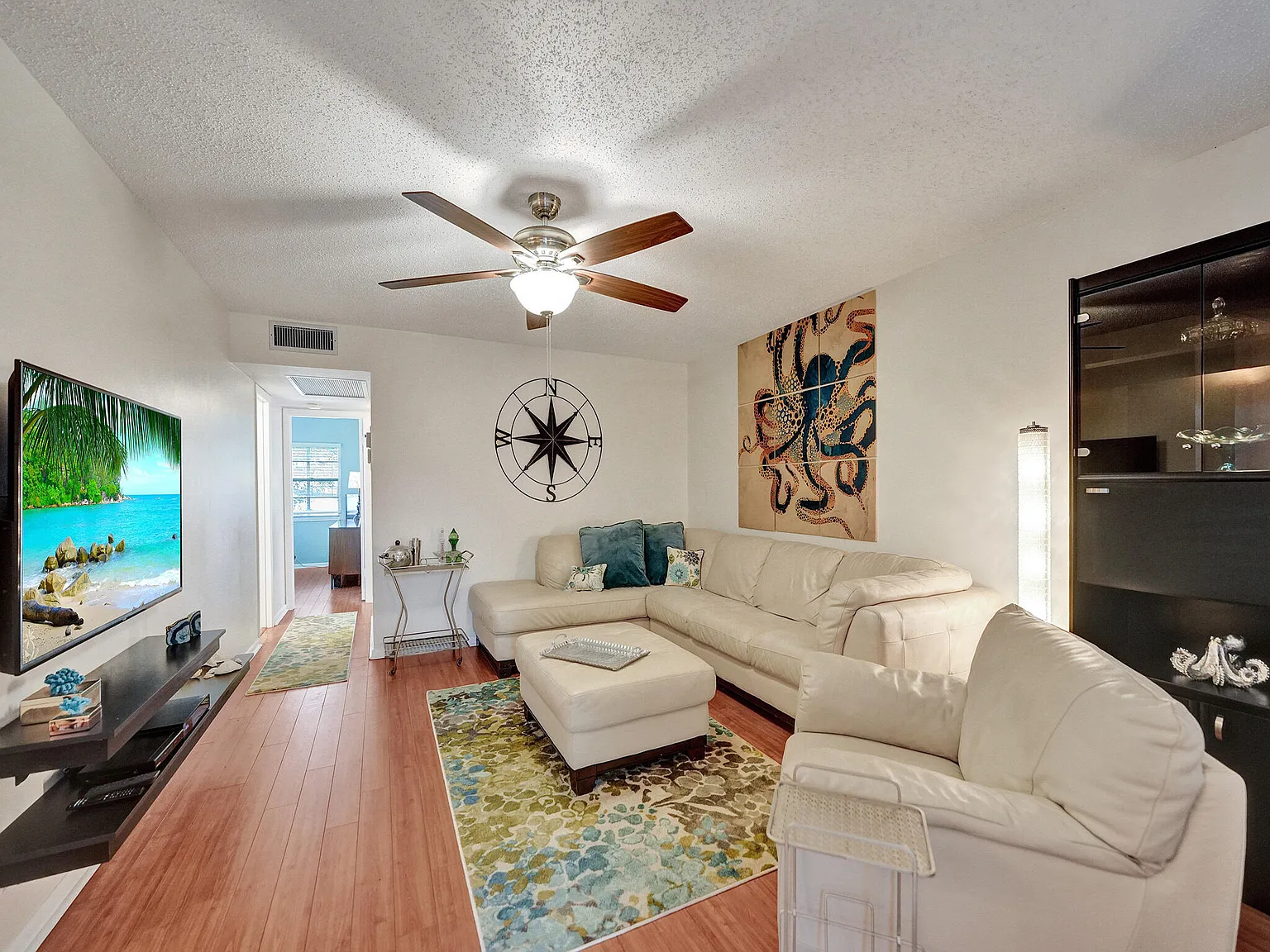 2 bed, 1.5 bath, 828 sqft, $1,675 — Photo 2