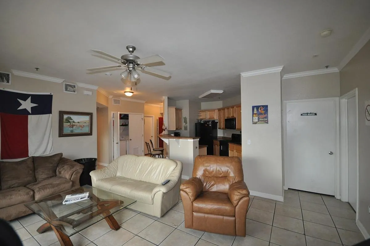 4 bed, $2,300 — Photo 4