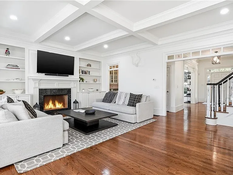 1124 Moores Mill Rd NW — Photo 4