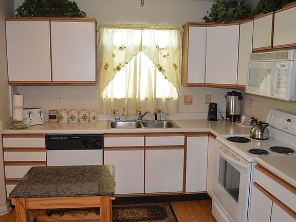 3rd image of 5961 Peregrine Blvd