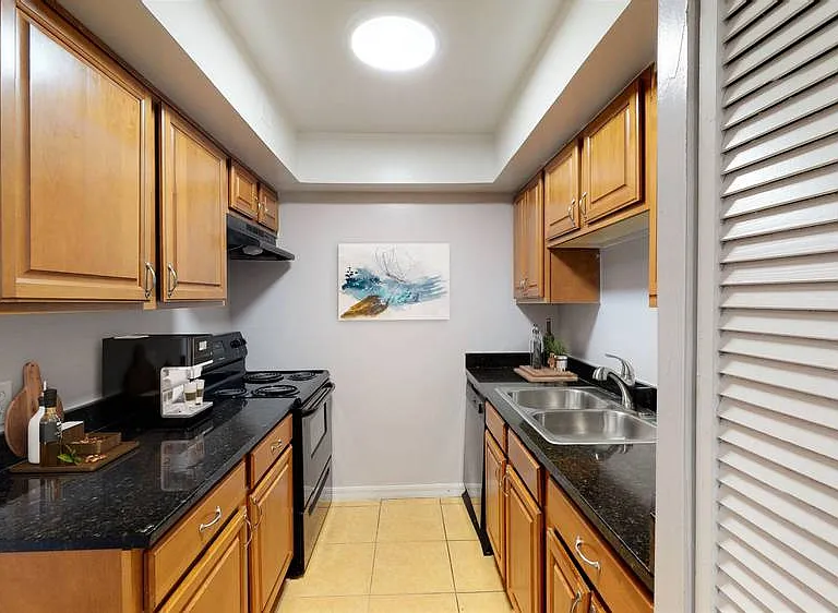 Rosala West Apartments — Photo 14
