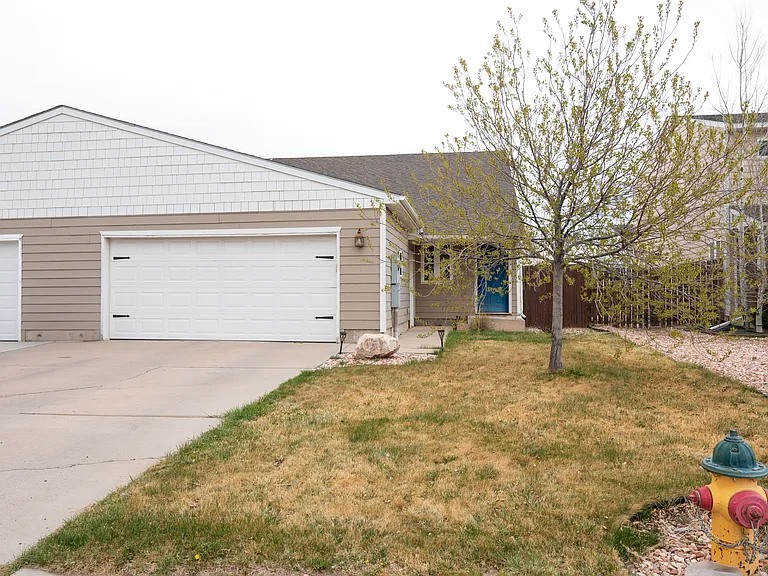 1007 Boswell Dr — Photo 2