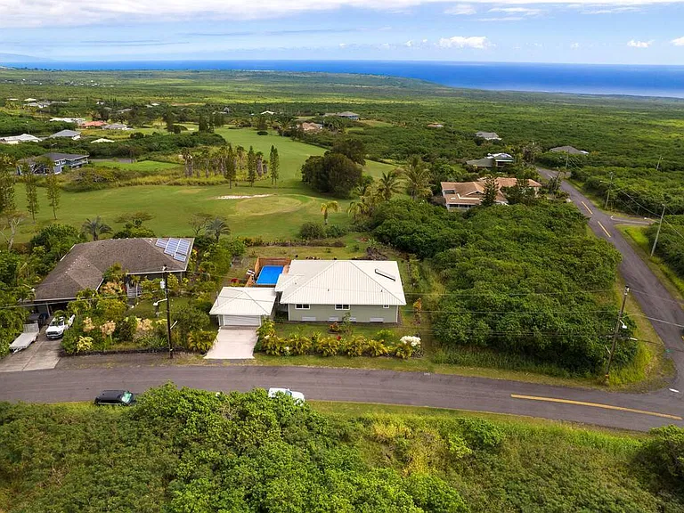 Check out this view - yup, thats the pacific ocean in your backyard!