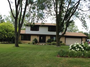 S64W31381 Valley Ln, Mukwonago, WI 53149