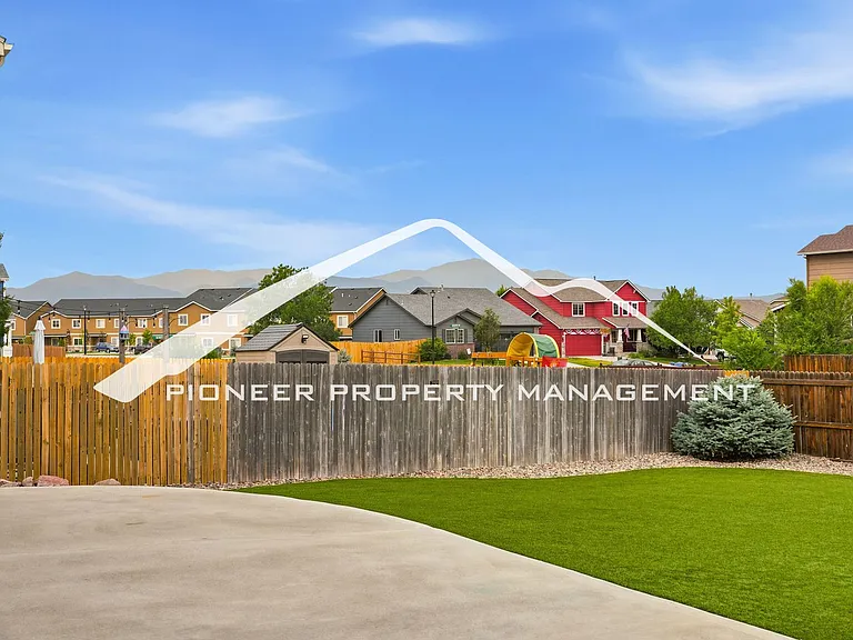 8018 Parsonage Ln — Photo 32