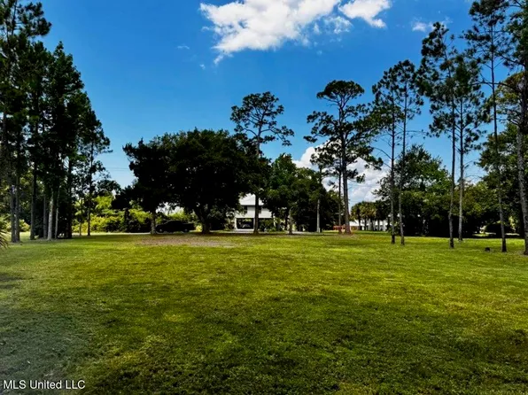 341 Poindexter Dr, Pass Christian, MS 39571