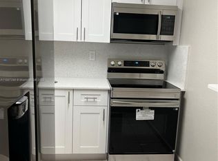 666 W 81st St #318, Hialeah, FL 33014