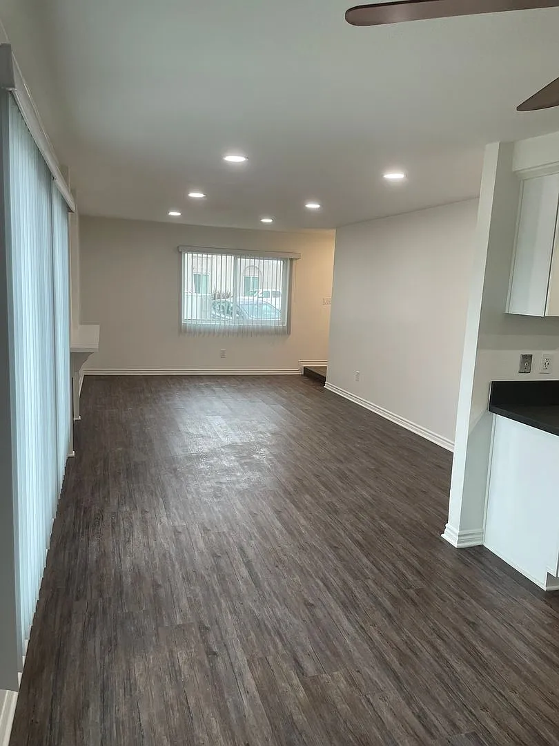 Building Photo - 4931A