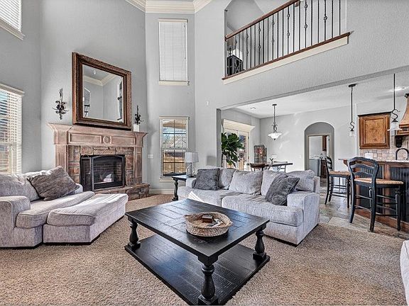 5th image of 4204 W Woodview Dr