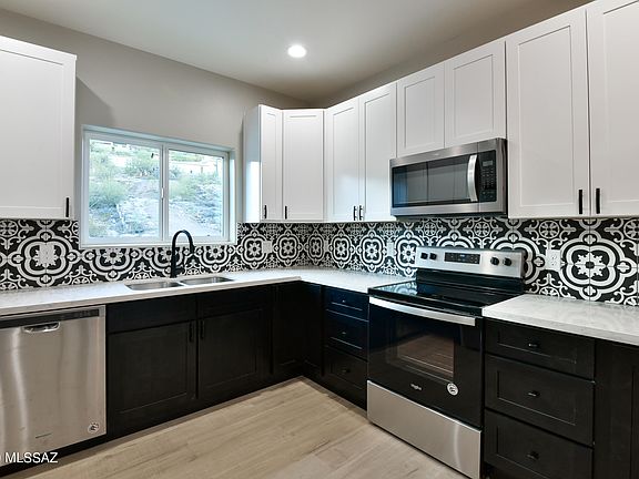 5th image of 115 Silverbell Ave