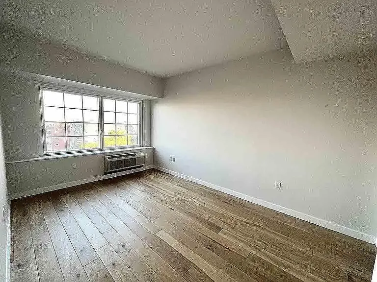 555 Waverly Ave #4H — Photo 7