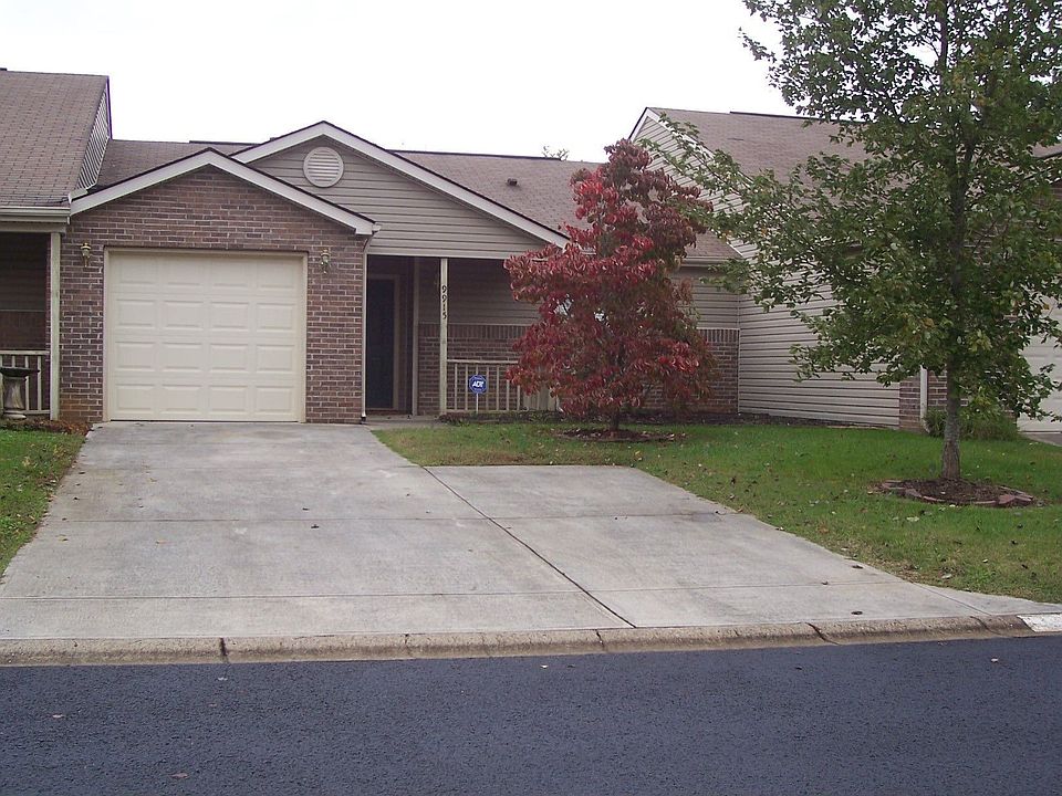 One level 2Br/2Ba with 1Car Garage