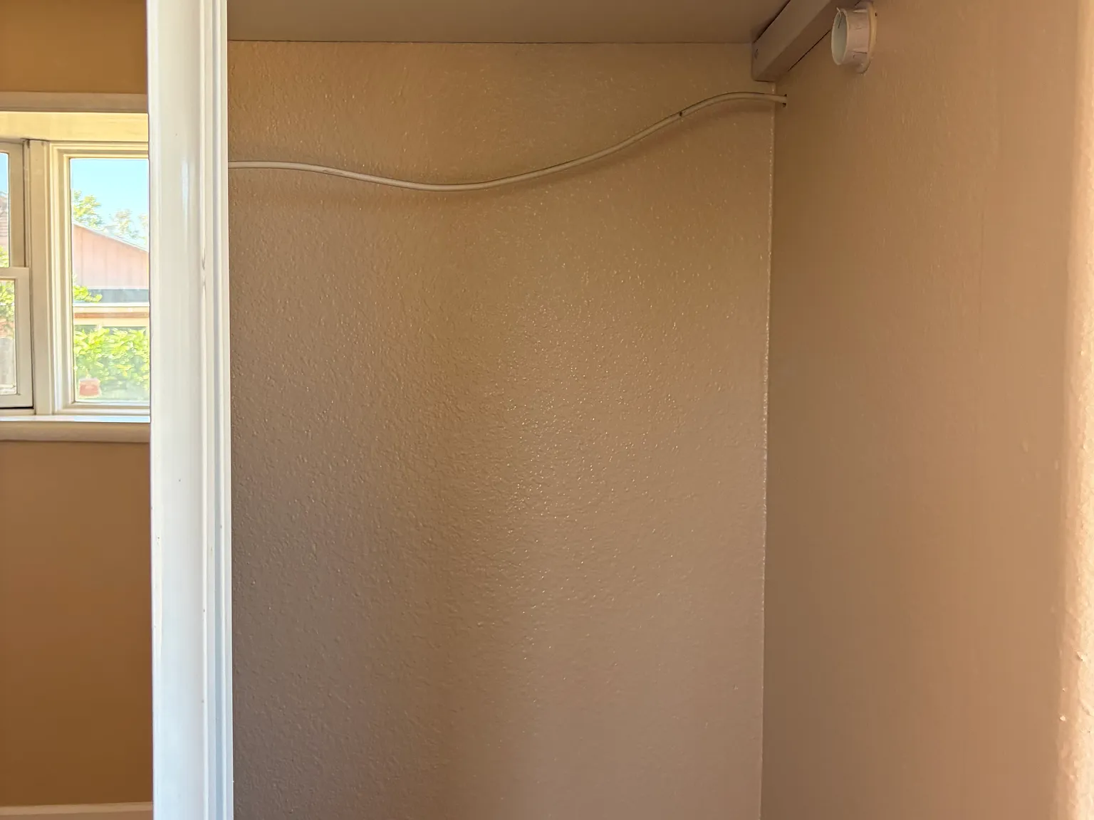 3 bed, 1621 sqft, $2,890 — Photo 2