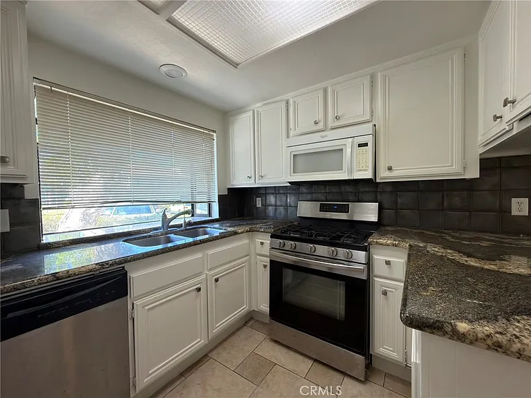 60 Coventry Ln — Photo 8