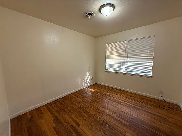 708 Houston St — Photo 8