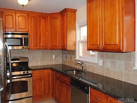 Eat-in Kitchen