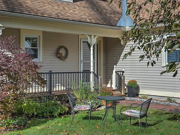 2nd image of 7 Surry Hill Drive
