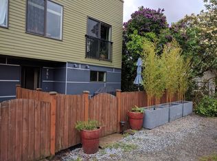 751 N 71st St, Seattle, WA 98103