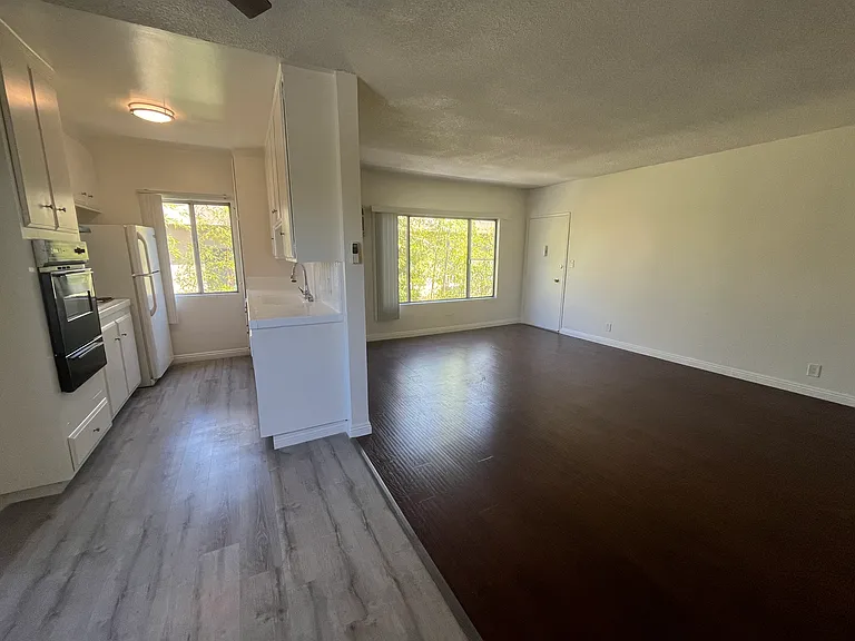 812 N Martel Ave #10 — Photo 6